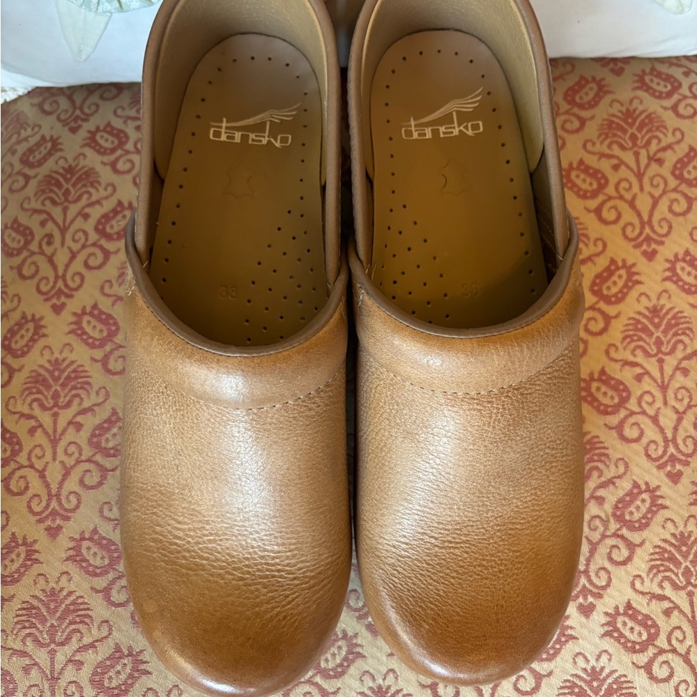 DANSKO PROFESSIONAL HONEY BURNISHED, Size 7 / 38, New condition no tags